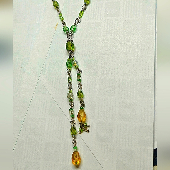 Very Pretty, Vintage,Necklace. Green, White and a touch of yellow AB Crystals. - Picture 1 of 3
